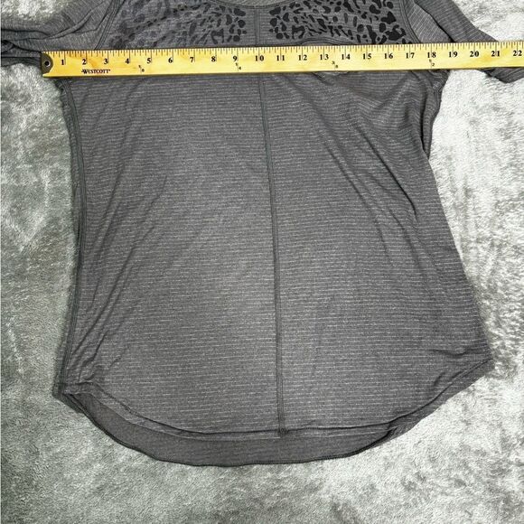 Lululemon Run Away Short Sleeve T Shirt Women’s Size 8 Gray - Picture 5 of 8
